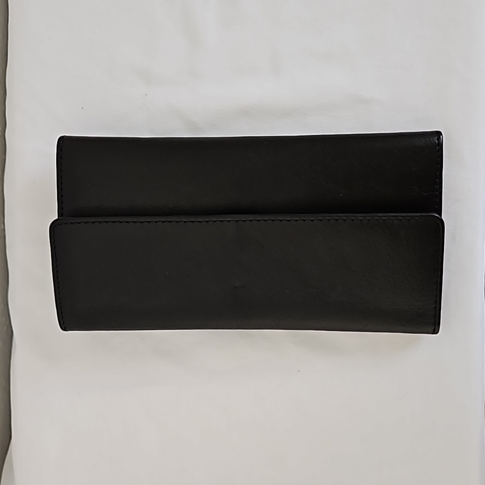G.H. BASS & CO. WALLET